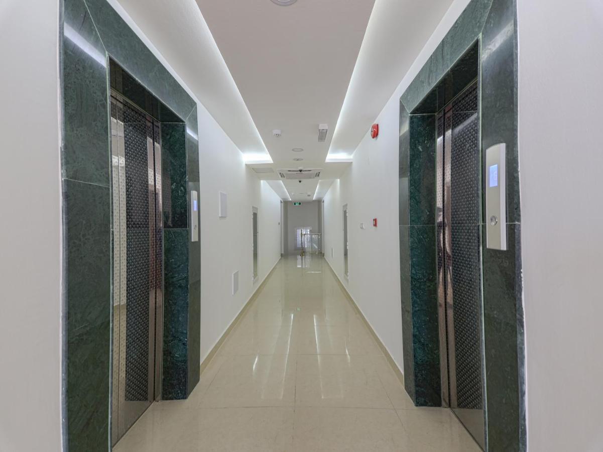 Diamond Star النجمة الماسية Seeb